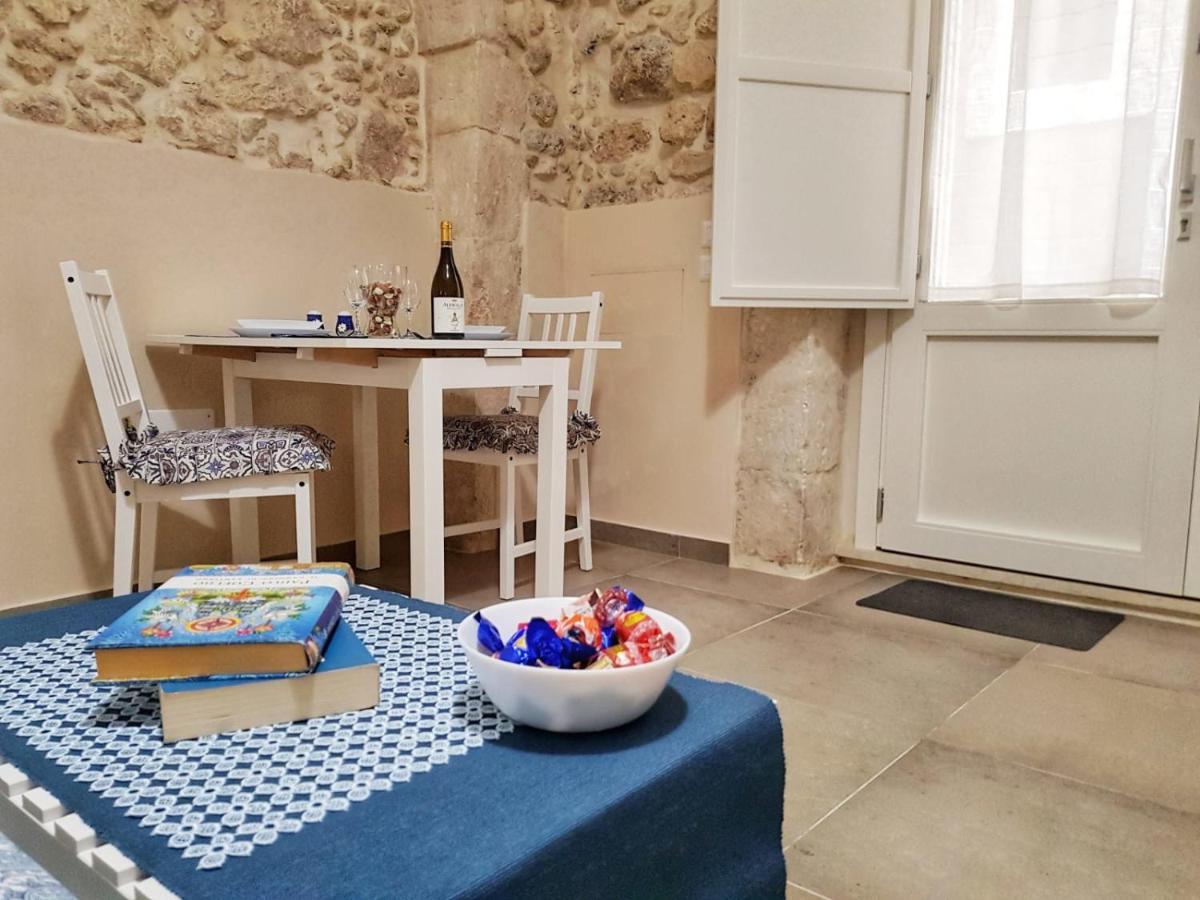 Essentia Rooms- Ortigia Holidays Сиракузы Экстерьер фото