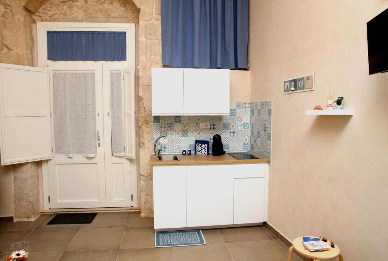 Essentia Rooms- Ortigia Holidays Сиракузы Экстерьер фото