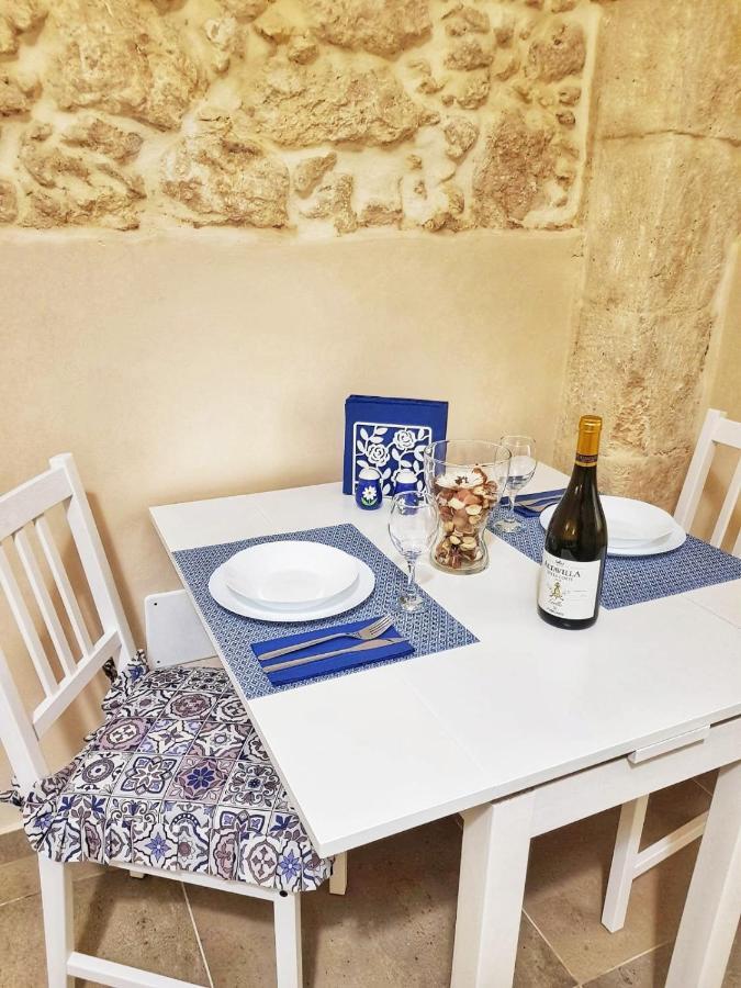 Essentia Rooms- Ortigia Holidays Сиракузы Экстерьер фото