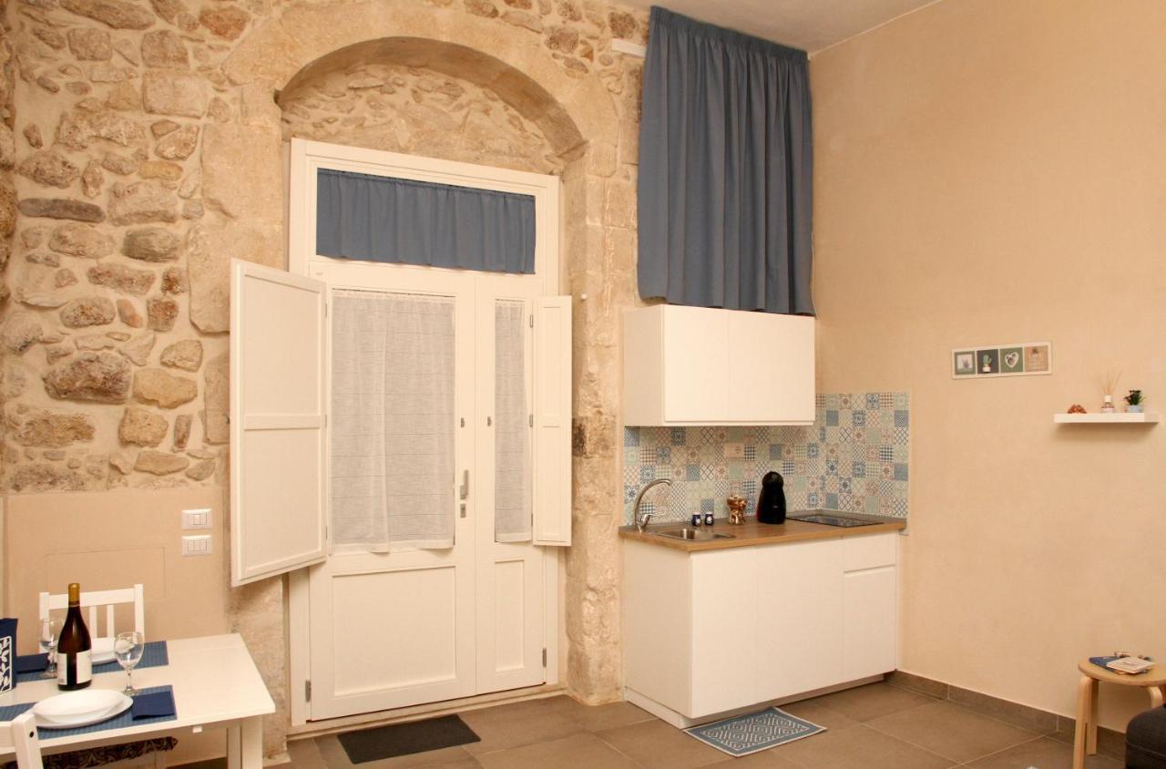 Essentia Rooms- Ortigia Holidays Сиракузы Экстерьер фото