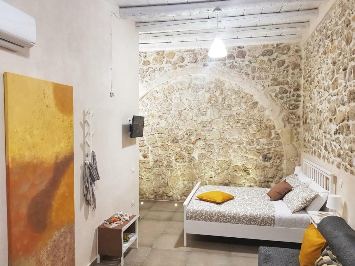 Essentia Rooms- Ortigia Holidays Сиракузы Экстерьер фото