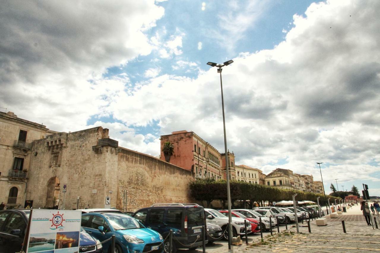 Essentia Rooms- Ortigia Holidays Сиракузы Экстерьер фото