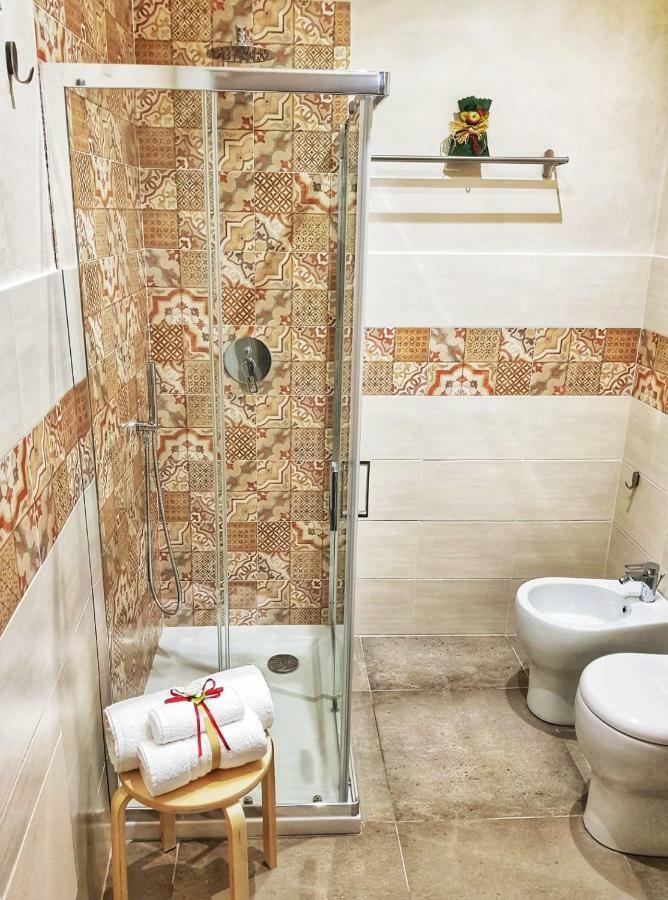 Essentia Rooms- Ortigia Holidays Сиракузы Экстерьер фото