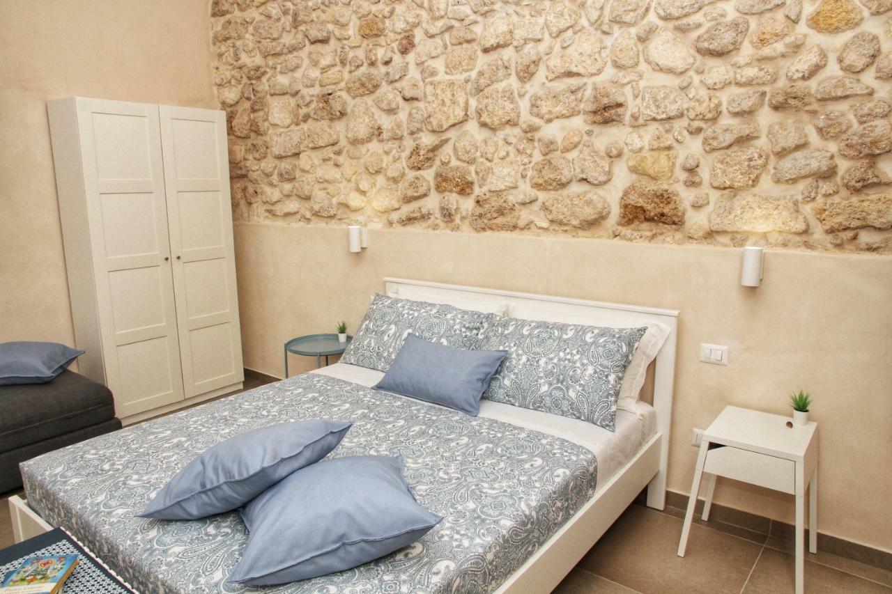 Essentia Rooms- Ortigia Holidays Сиракузы Экстерьер фото