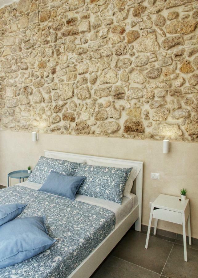 Essentia Rooms- Ortigia Holidays Сиракузы Экстерьер фото