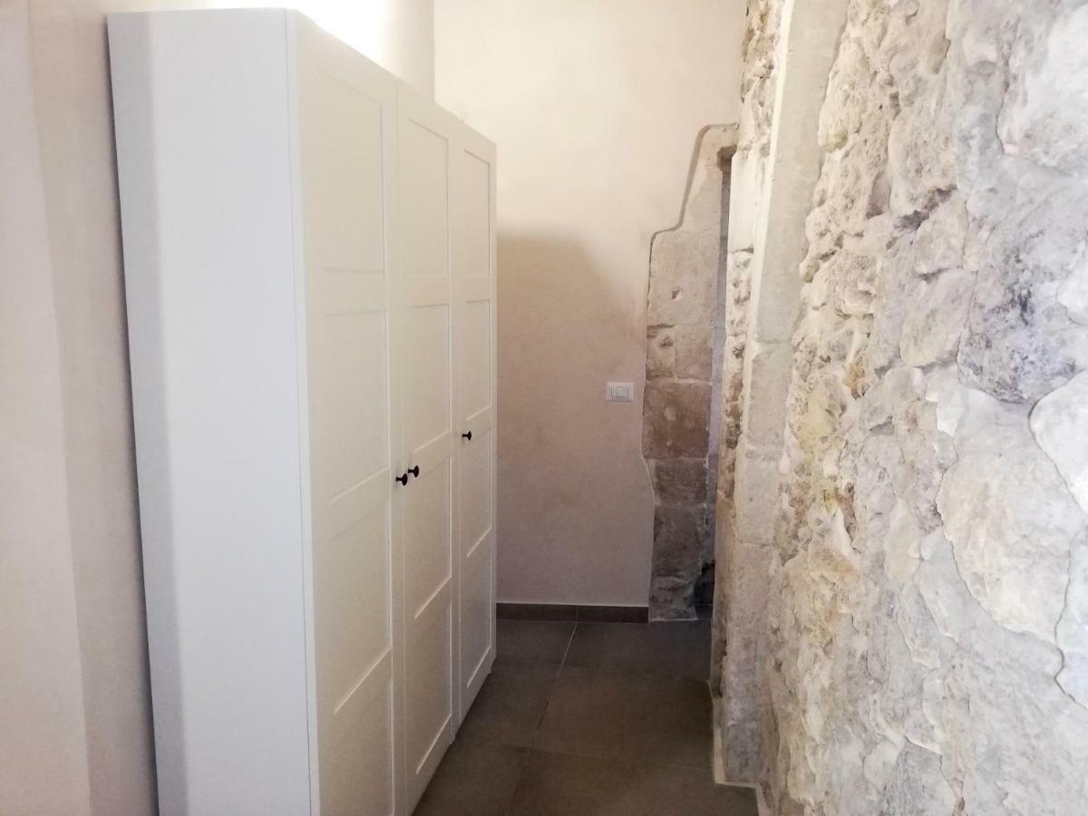 Essentia Rooms- Ortigia Holidays Сиракузы Экстерьер фото