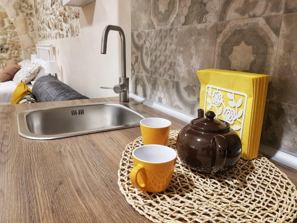 Essentia Rooms- Ortigia Holidays Сиракузы Экстерьер фото