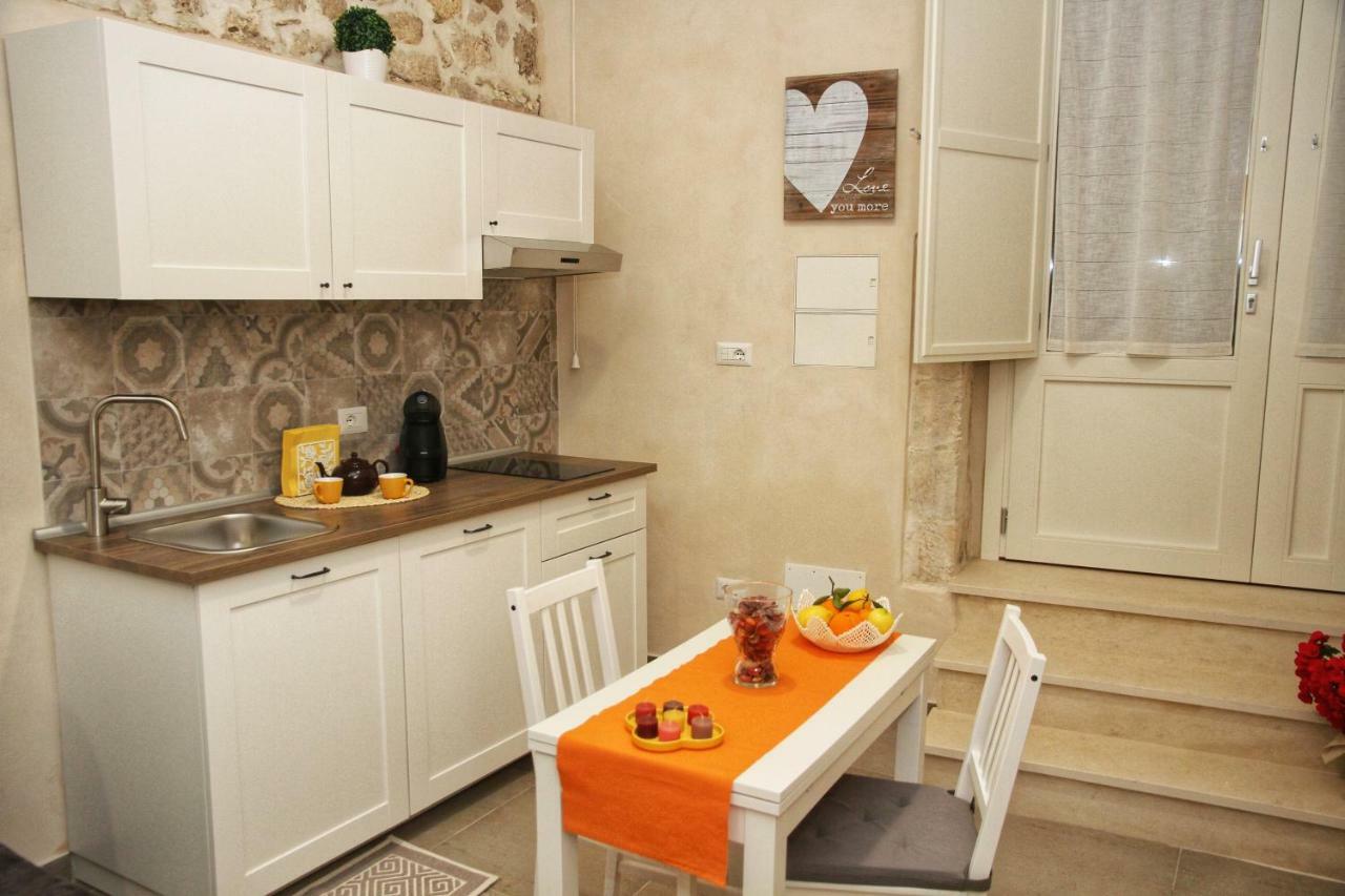 Essentia Rooms- Ortigia Holidays Сиракузы Экстерьер фото