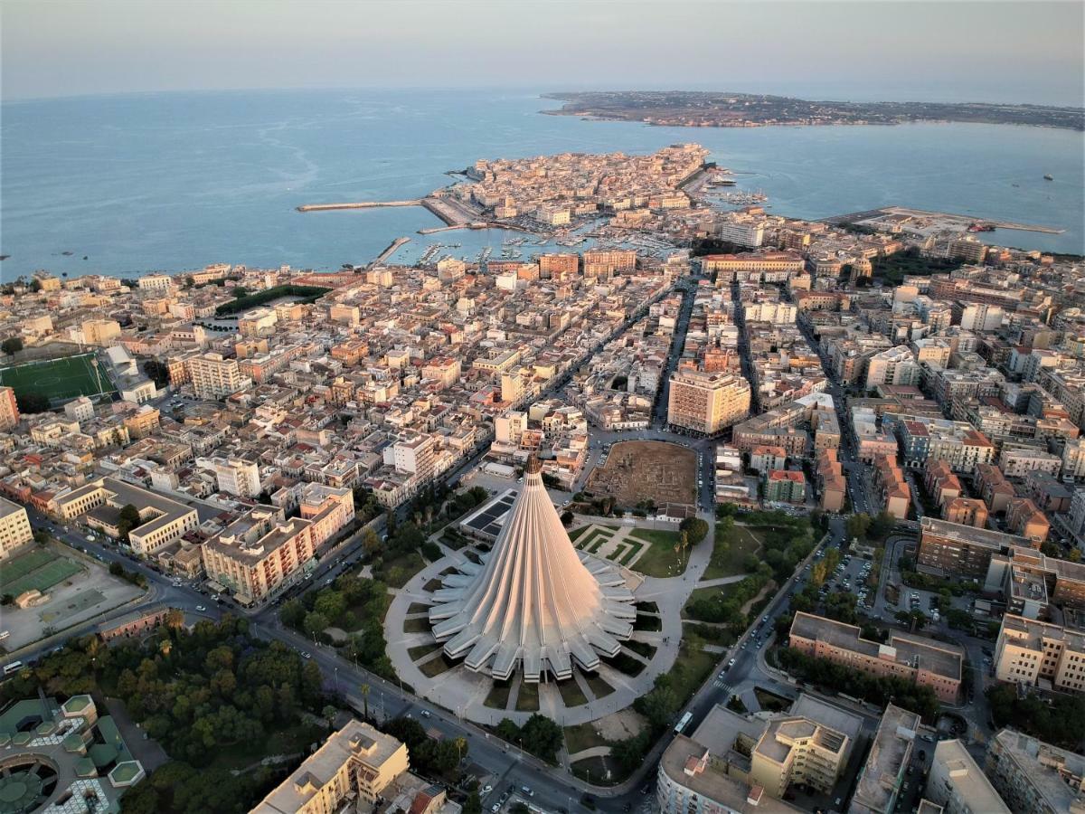 Essentia Rooms- Ortigia Holidays Сиракузы Экстерьер фото