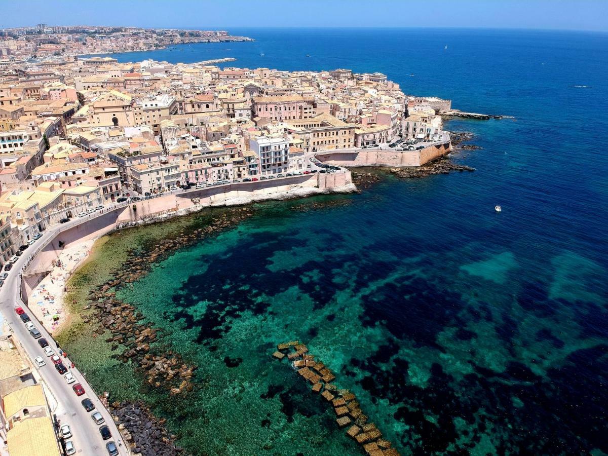 Essentia Rooms- Ortigia Holidays Сиракузы Экстерьер фото