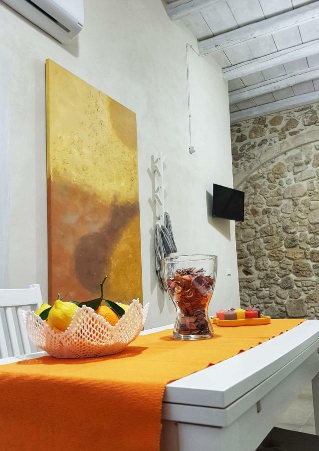 Essentia Rooms- Ortigia Holidays Сиракузы Экстерьер фото